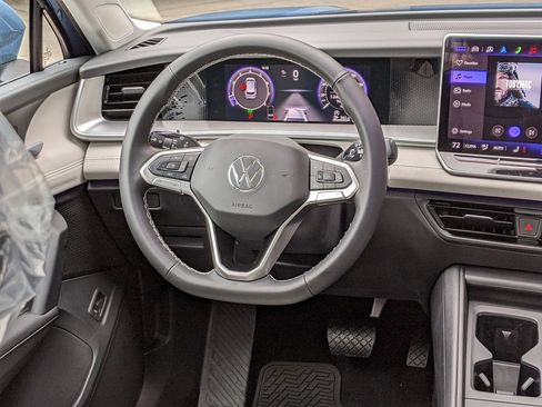 New 2025 Volkswagen Tiguan SE image 14