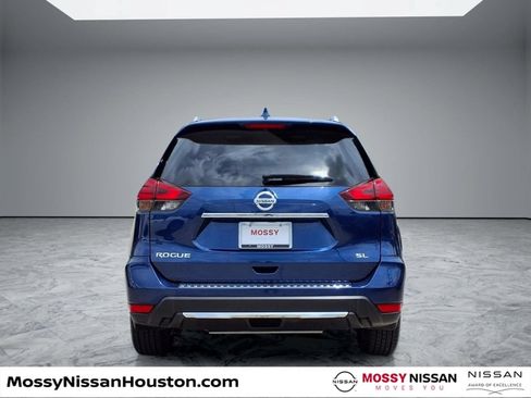 Used 2017 Nissan Rogue SL w/ SL Premium Package FWD image 6