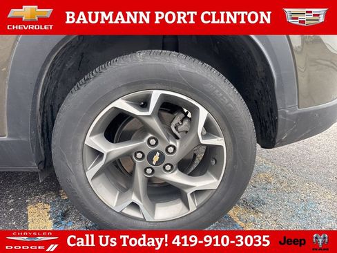 Used 2024 Chevrolet Trax LT w/ Sunroof Package FWD image 6