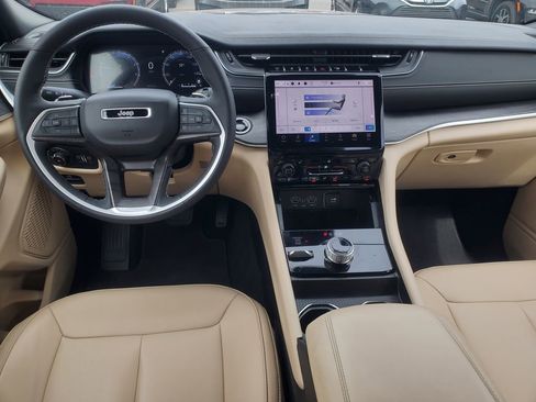 Used 2024 Jeep Grand Cherokee Limited image 28