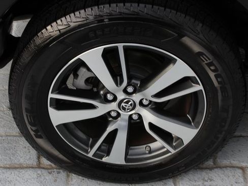 Used 2018 Toyota RAV4 XLE image 51