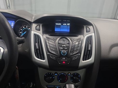 Used 2013 Ford Focus SE w/ SE Winter Pkg FWD image 11