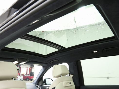 Used 2022 BMW X7 M50i image 26