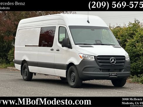 New 2025 Mercedes-Benz Sprinter 2500 image 1