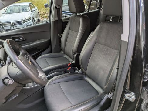 Used 2019 Chevrolet Trax LT w/ Driver Confidence Package image 8