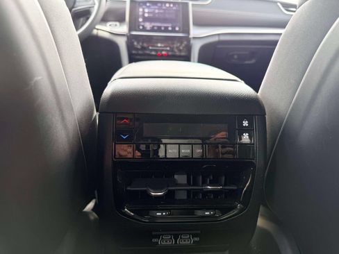 Used 2023 Jeep Grand Cherokee L Laredo AWD/4WD image 14