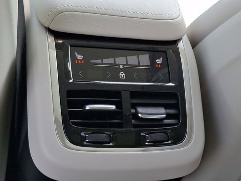 New 2026 Volvo XC60 B5 Ultra w/ Climate Package AWD/4WD image 7