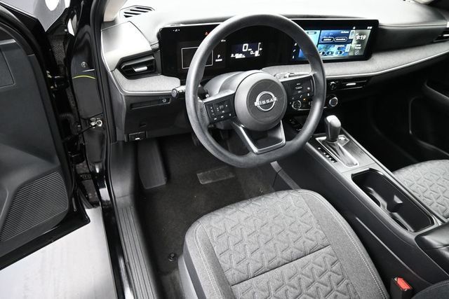 Used 2025 Nissan Kicks SV w/ Charging Package FWD image 15