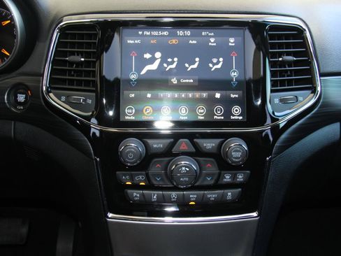 Used 2020 Jeep Grand Cherokee Laredo w/ Quick Order Package 2BN North AWD/4WD image 17