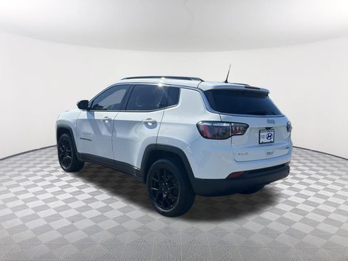 Used 2022 Jeep Compass Latitude AWD/4WD image 7