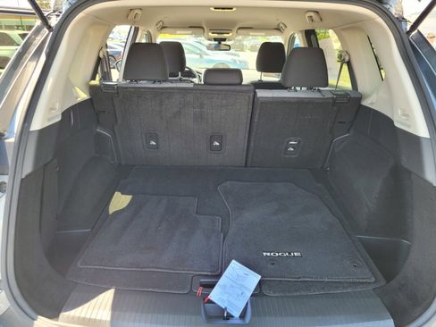 Used 2023 Nissan Rogue SV FWD image 10