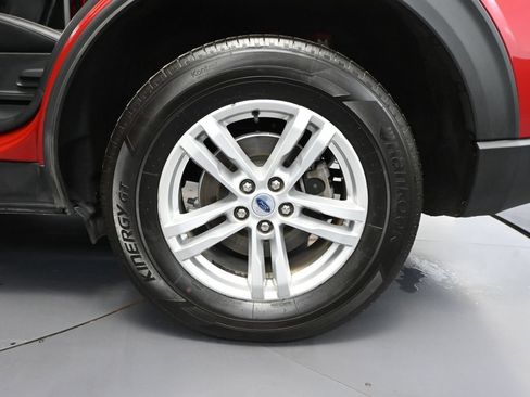 Used 2023 Ford Explorer XLT w/ Equipment Group 202A AWD/4WD image 14