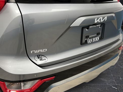 Used 2025 Kia Niro FWD image 40