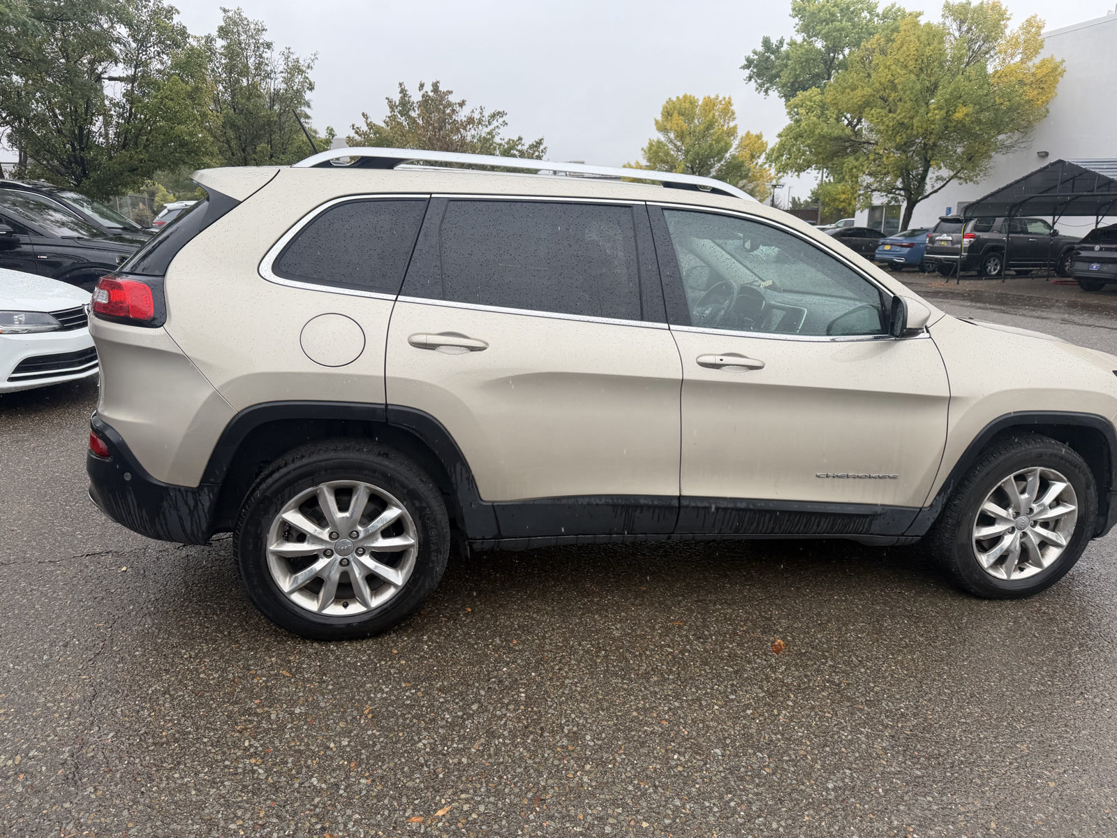 Used 2015 Jeep Cherokee Limited w/ Technology Group AWD/4WD image 8