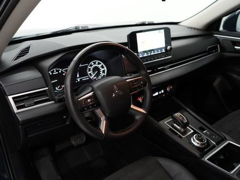 Used 2023 Mitsubishi Outlander SE image 21