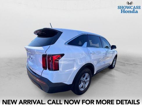 Used 2022 Kia Sorento LX FWD image 5