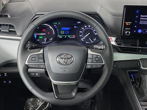 Used 2025 Toyota Sienna XLE w/ XLE Plus Package image 21