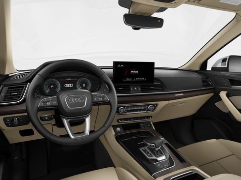 Certified 2024 Audi Q5 e Premium w/ Convenience Package AWD/4WD image 3