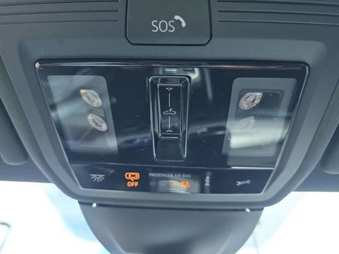 Used 2022 Volkswagen Golf R AWD/4WD image 24