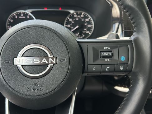 Used 2025 Nissan Pathfinder SV w/ SV Premium Package FWD image 30
