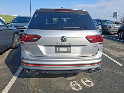 Used 2022 Volkswagen Tiguan SE R-Line image 3