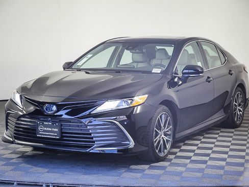 Used 2024 Toyota Camry XLE image 3