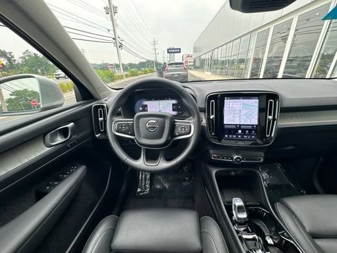 Certified 2025 Volvo XC40 B5 Plus AWD/4WD image 21