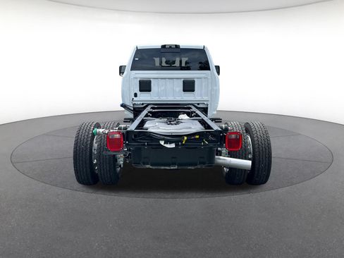 New 2026 RAM 5500 4x4 Crew Cab image 4