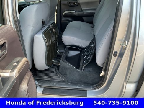 Used 2019 Toyota Tacoma SR5 w/ Four Season Floor Mat Package AWD/4WD image 24