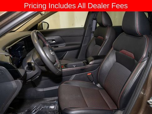 Used 2025 Nissan Kicks SR AWD/4WD image 10