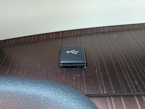 Certified 2023 Toyota Sienna XLE FWD image 19