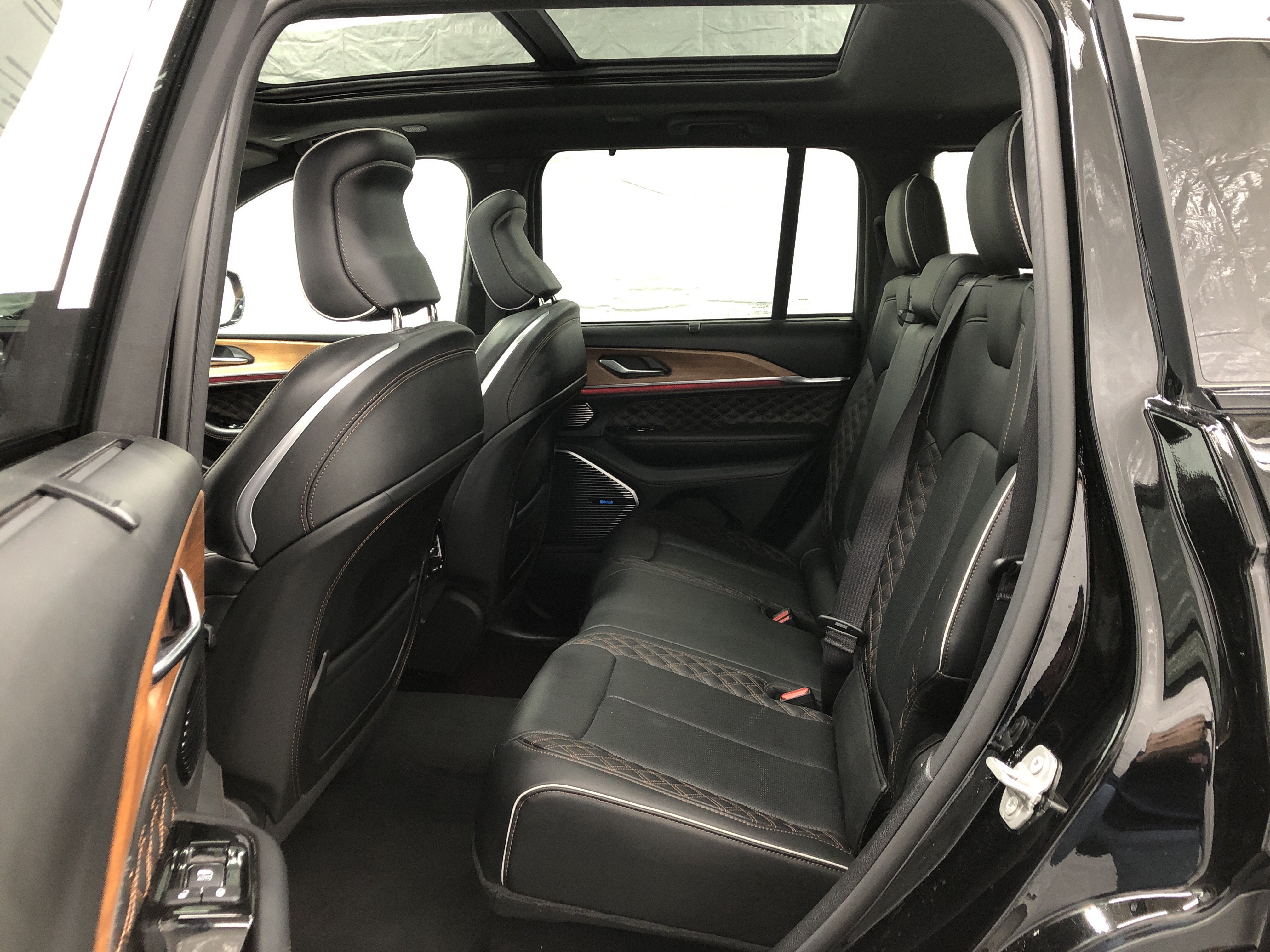 Certified 2024 Jeep Grand Cherokee Summit AWD/4WD image 12