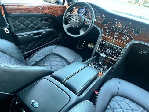 Used 2014 Bentley Mulsanne image 25