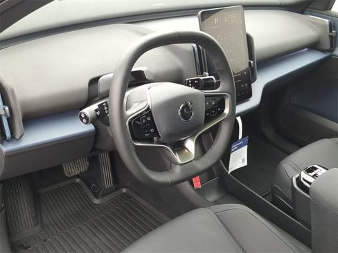 Used 2025 Volvo EX30 Plus w/ Protection Package Premier image 2