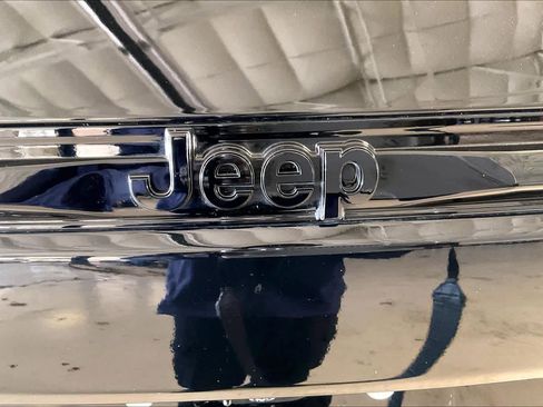 Used 2025 Jeep Grand Cherokee Summit image 31