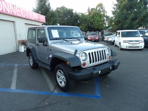 Used 2013 Jeep Wrangler Sport w/ Connectivity Group AWD/4WD image 2