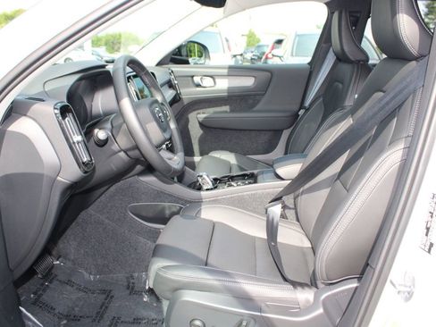 Used 2026 Volvo XC40 B5 Plus w/ Protection Package Premier AWD/4WD image 11