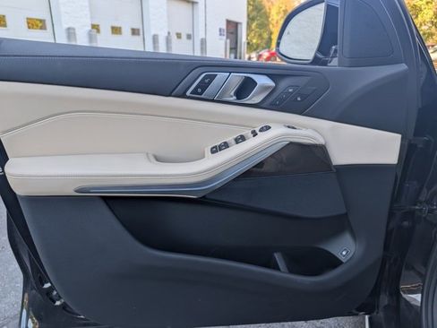 Used 2022 BMW X5 xDrive45e w/ Executive Package image 11