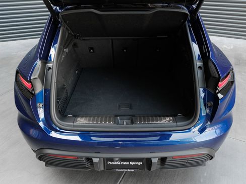 Certified 2025 Porsche Macan 4S Electric AWD/4WD image 30