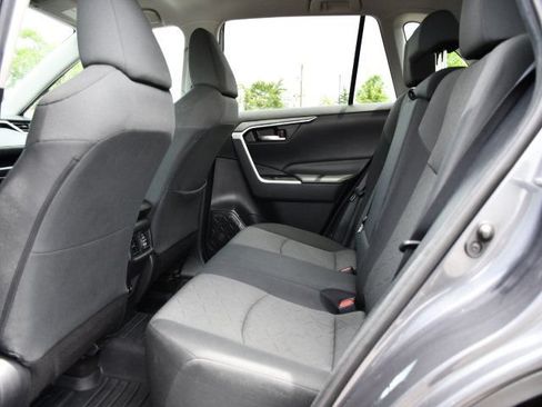 Used 2021 Toyota RAV4 XLE AWD/4WD image 18