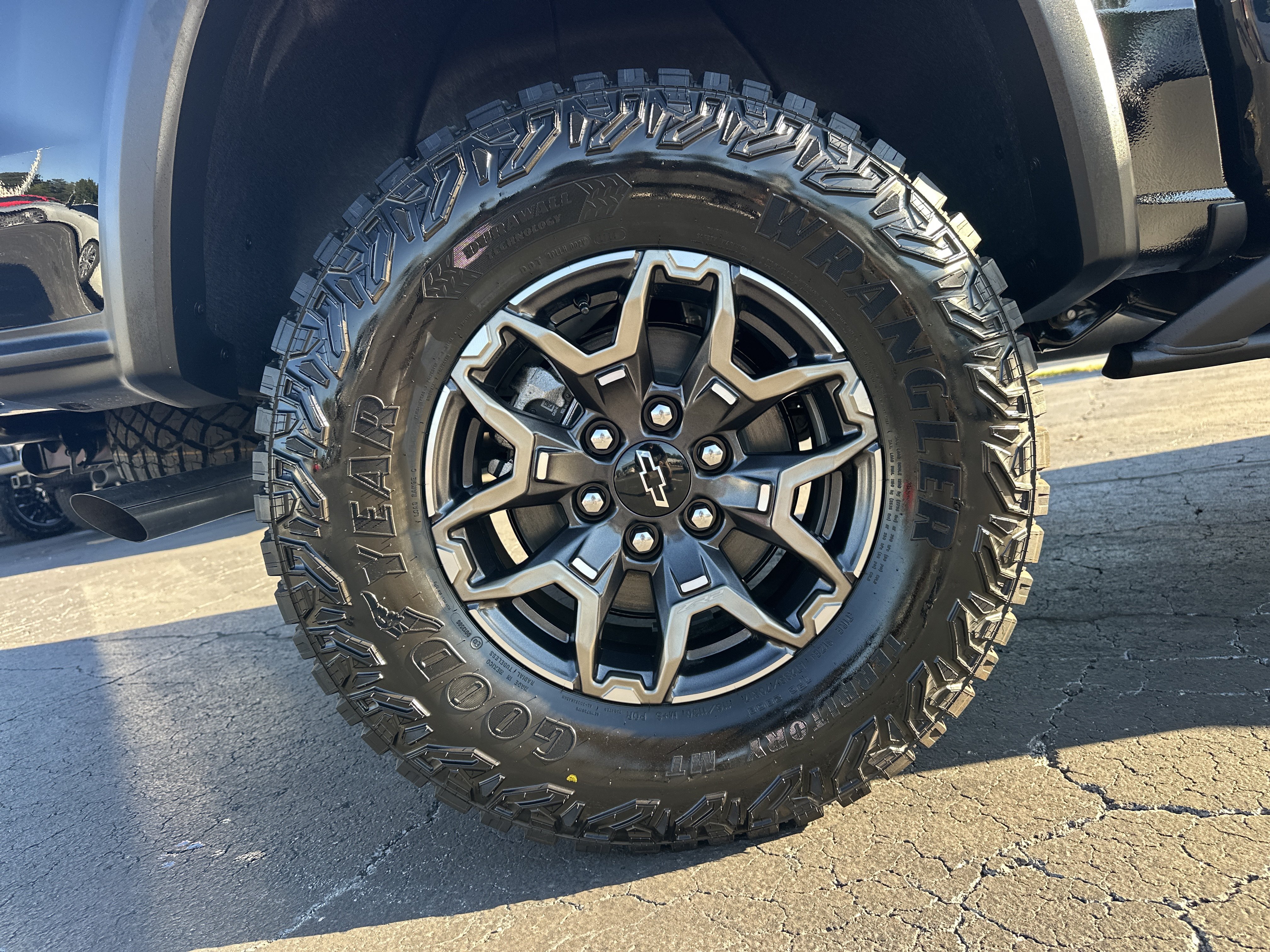 New 2026 Chevrolet Colorado ZR2 w/ Technology Package AWD/4WD image 19