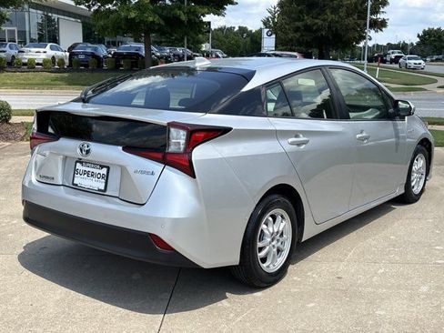 Used 2022 Toyota Prius LE FWD image 3
