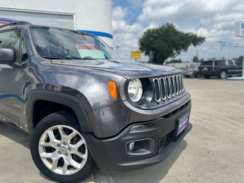 Used 2018 Jeep Renegade Latitude AWD/4WD image 18