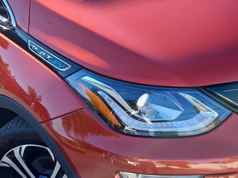 Used 2021 Chevrolet Bolt Premier w/ Infotainment Package image 32