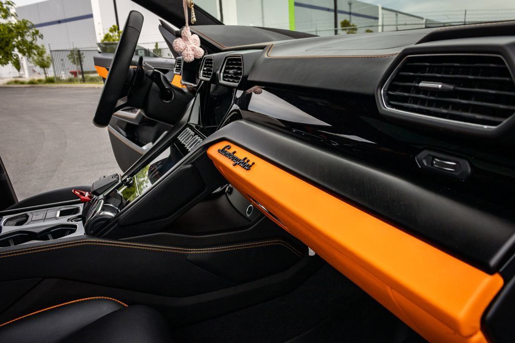 Used 2023 Lamborghini Urus S AWD/4WD image 23