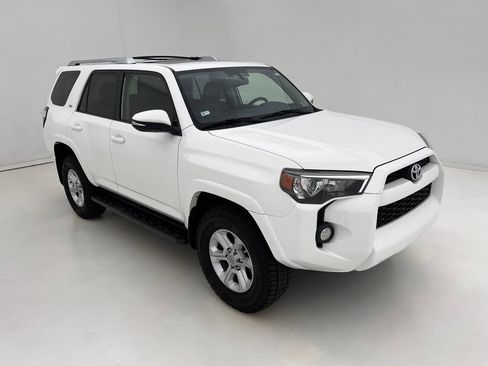 Used 2018 Toyota 4Runner SR5 Premium AWD/4WD image 2
