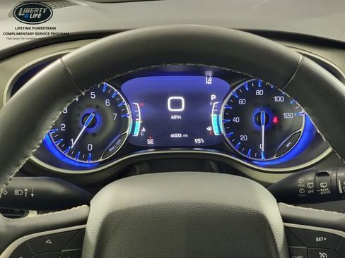 Used 2022 Chrysler Pacifica Touring-L FWD image 30