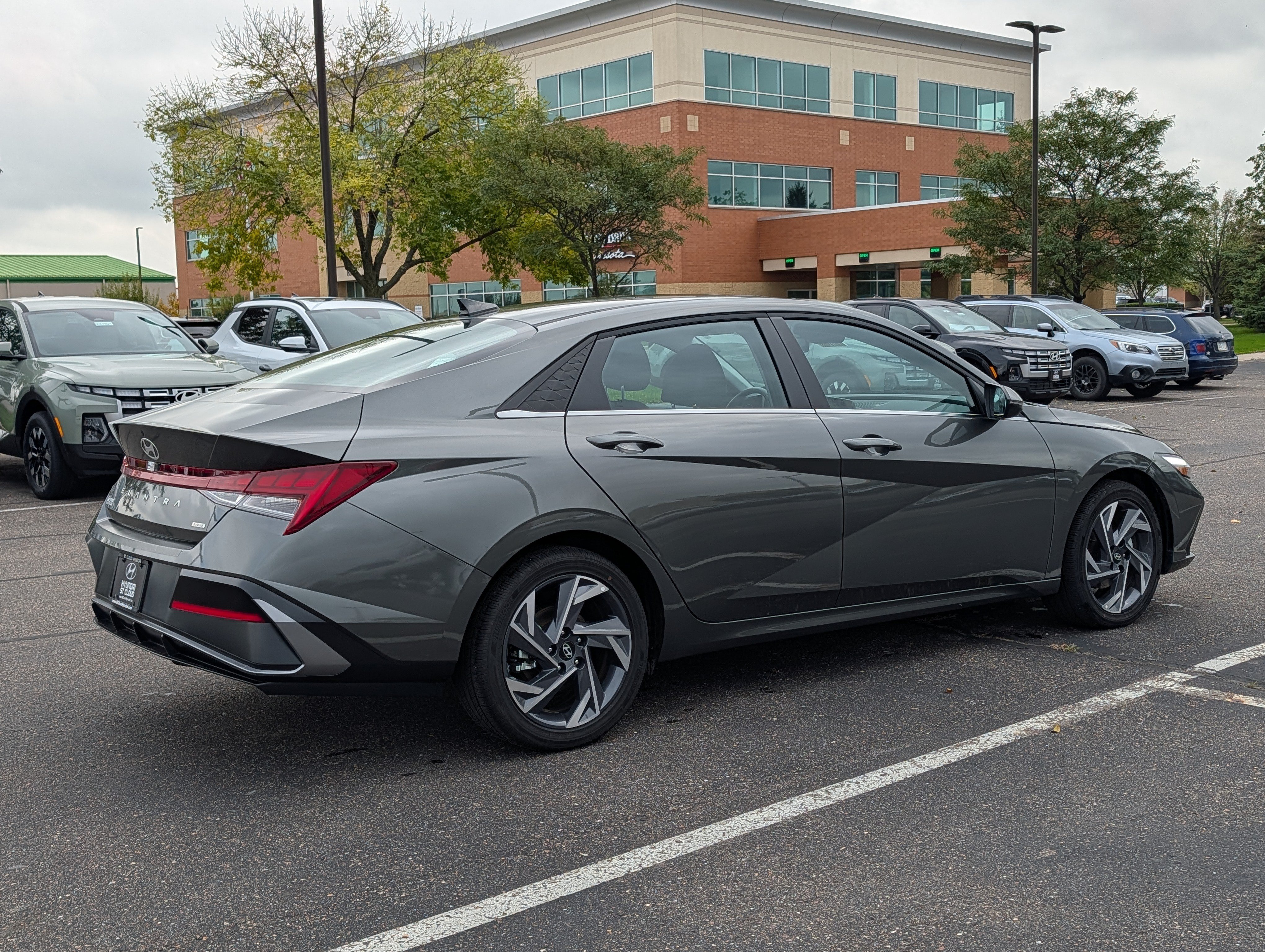 Used 2026 Hyundai Elantra Limited FWD image 5