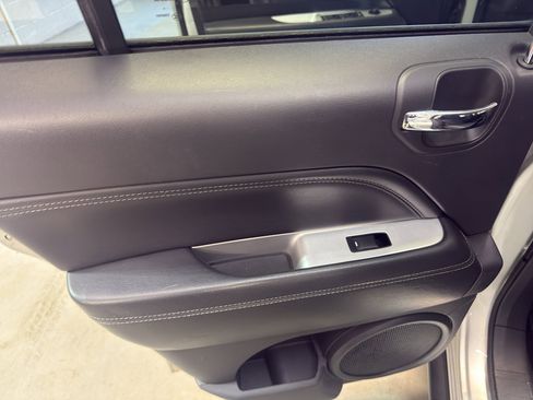 Used 2014 Jeep Compass Latitude w/ Sun/Sound Group image 27