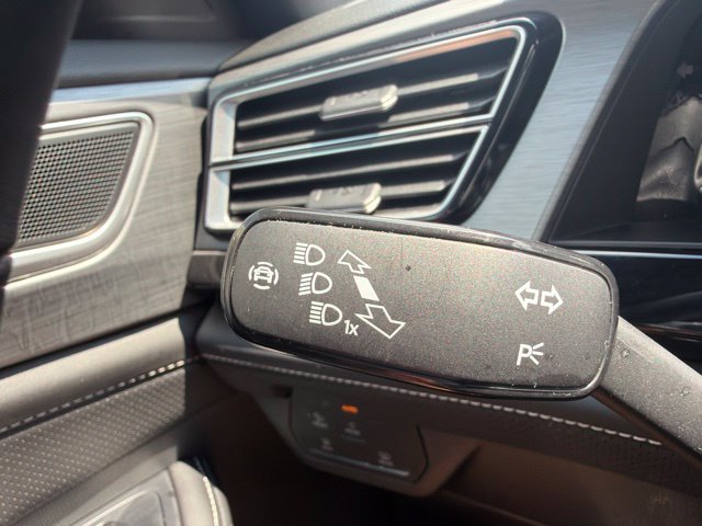 Used 2025 Volkswagen Atlas Cross Sport SE AWD/4WD image 23